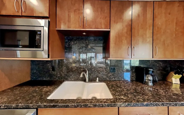 Spacious Snowbird Condo Unit Slopeside In Quiet Canyon Neighborhood