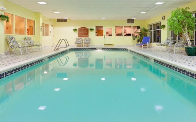 Holiday Inn Express Hotel & Suites Watertown-Thousand Island by IHG