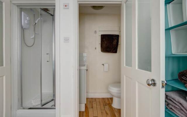The Shop Cotswold Apartment Sleeps 2