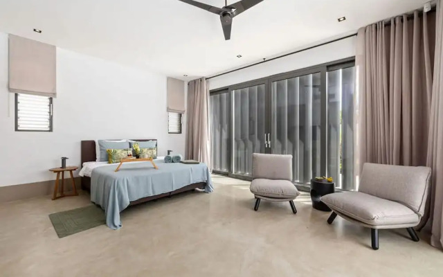 New Designer Villa King Beds Pool Near Beach