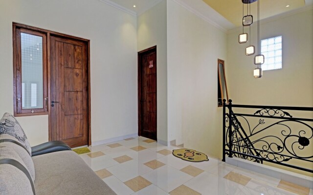 OYO Life 92935 Ayu Kost Eksklusif