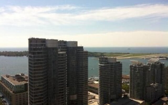 Toronto Suite Rentals - Maple Leaf Sq