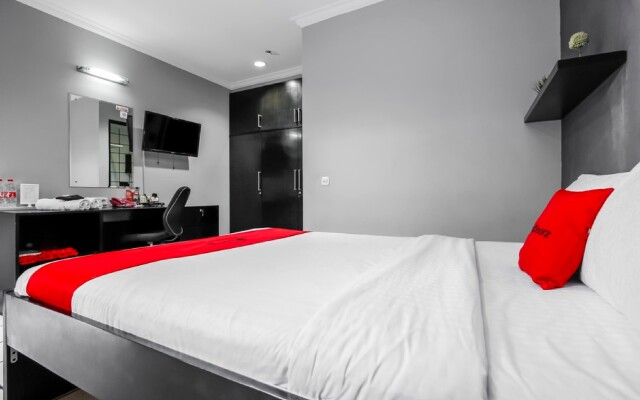 RedDoorz Plus near RS Fatmawati 2