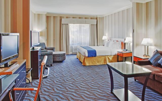 Holiday Inn Express Hotel & Suites Santa Cruz by IHG