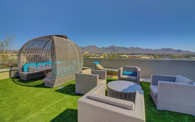 Rooftop Pool with Views-King Beds-Parking 1123