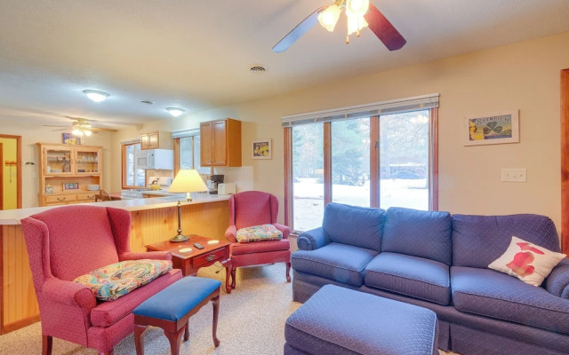 Cozy Cottage w/ Sunroom - Walk to Higgins Lake!