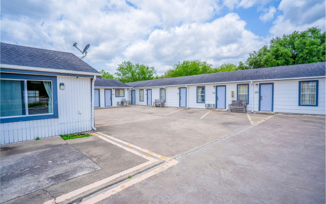 OYO Budget Inn Falfurrias Hwy 281