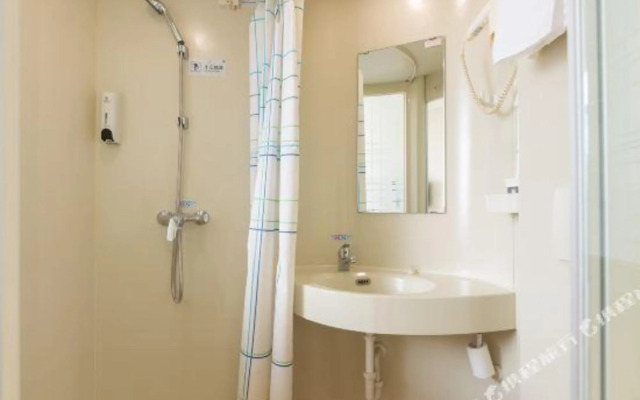 Yibai Hotel (Huanghua Municipal Government Xinyu Building)