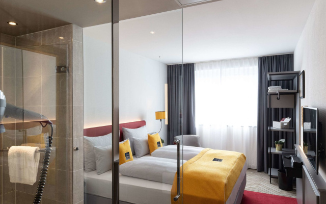 Holiday Inn — the niu, Franz Vienna