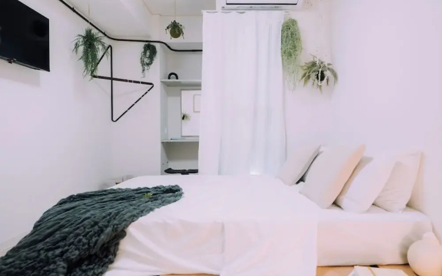 Minimalist Loft 702