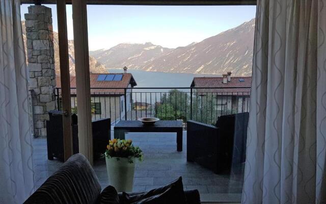 Villetta Sogno Sul Lago by Gardadomusmea