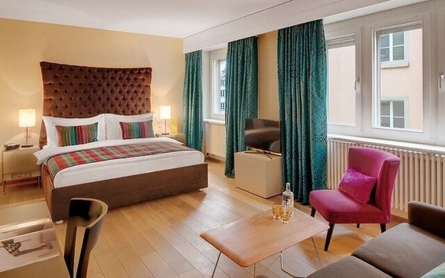 Alpha Suit Otel