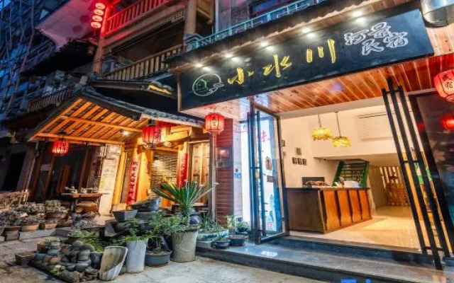 Xiaoshuchuan Riverside View Guesthouse (Zhenyuan Ancient Town)