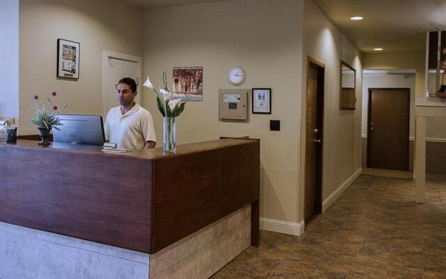 Boulder Twin Lakes Inn