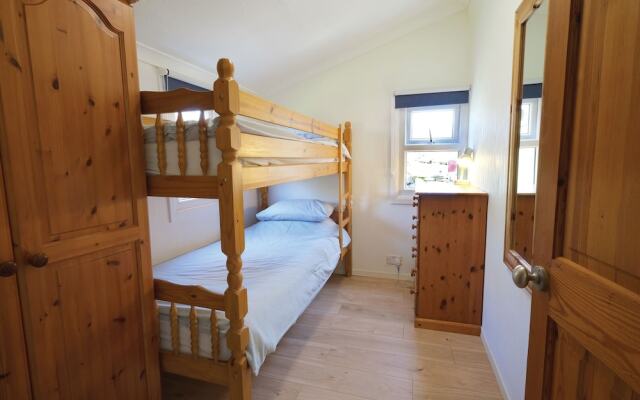 Merlins Cabin - 2 Bed - Blaen Cedi Farm