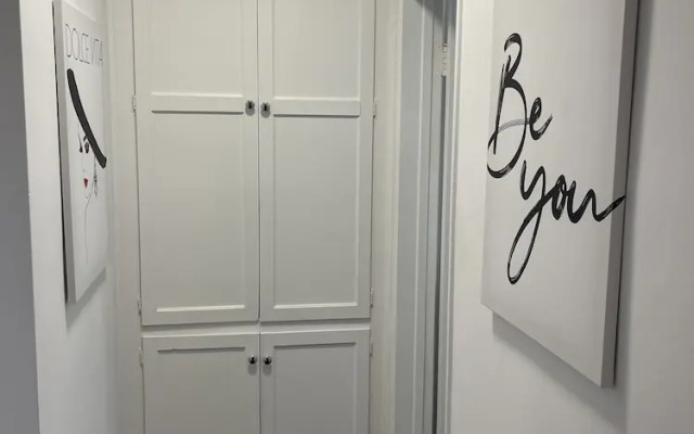 Hollywood Business Suites