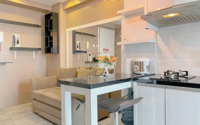 Warm And Homey 2Br Bassura City Apartment