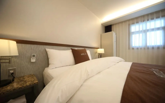 Hotel J's