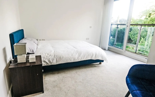Modern Spacious 2-bed Apartment in London