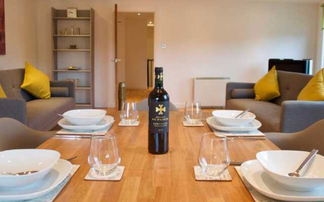 3 Bedroom Apartment With Private Roof Terrace