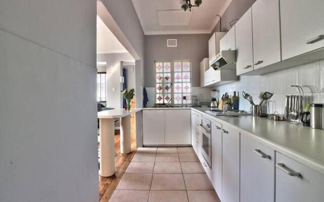 Sunny Apartment in SEA POINT right by PROMENADE