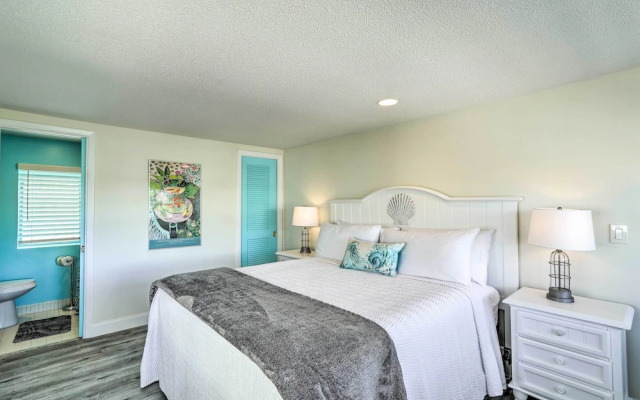 Tropical Waterfront Home: Central Location!