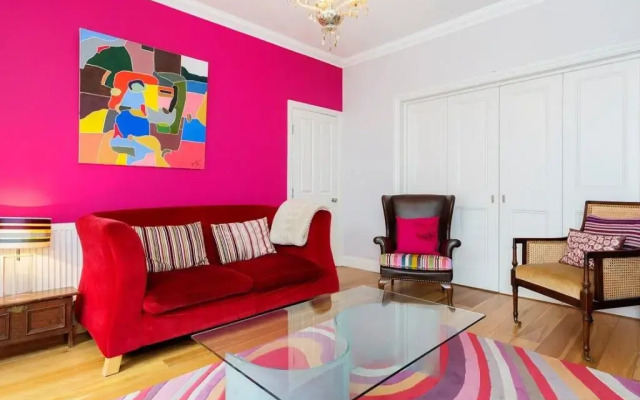 Veeve  4 Bed House On Emlyn Road West London