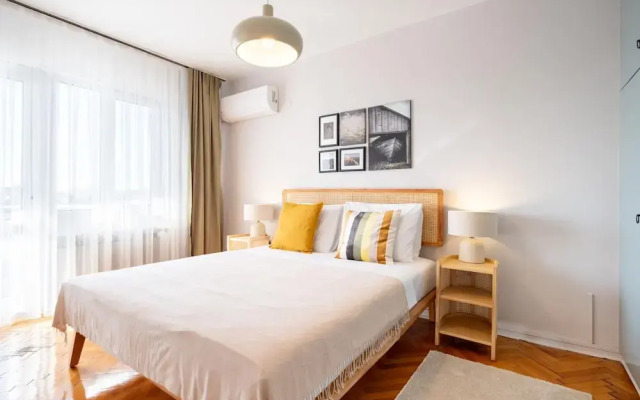Sleek Flat With Sea View Balcony 2 min to Coast