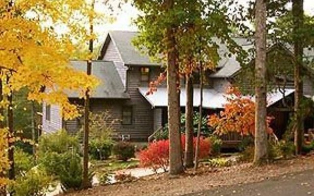 Bent Creek Lodge Bed & Breakfast