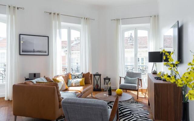 L'ICONIC AP4272 By Riviera Holiday Homes