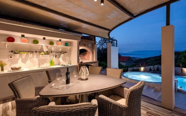 Holiday Home Secret Garden