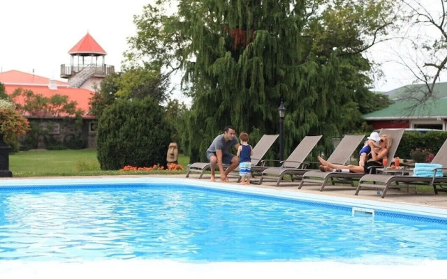 Hessenland Inn & Schatz Winery