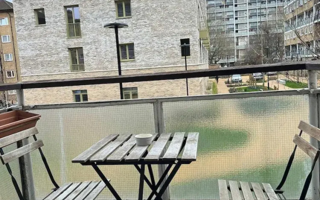 Flat-sleep2bathtub-netflix-heart of London-balcony