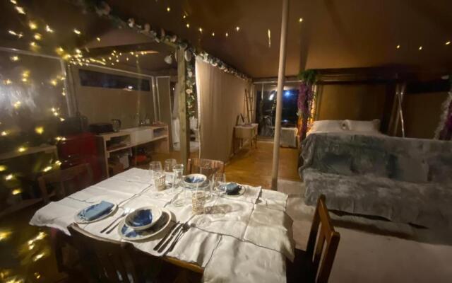 Beautiful Lakeside Safari Lodge