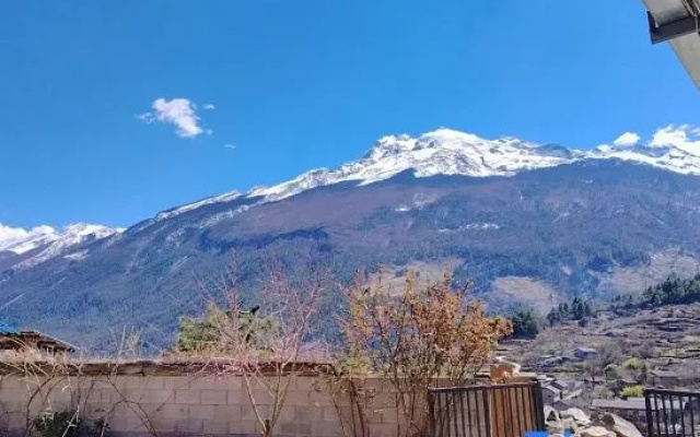 Shangri-La Huzi Ge Mountain Residence Chinese Inn — 2-star hotel in Shangri-La