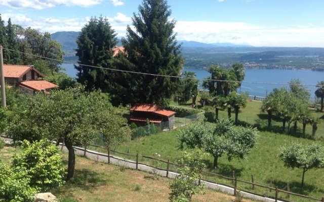 Italian Lakes 1 bed Apartment With Lake Views, Private Terrace, Wifi, Peaceful Location