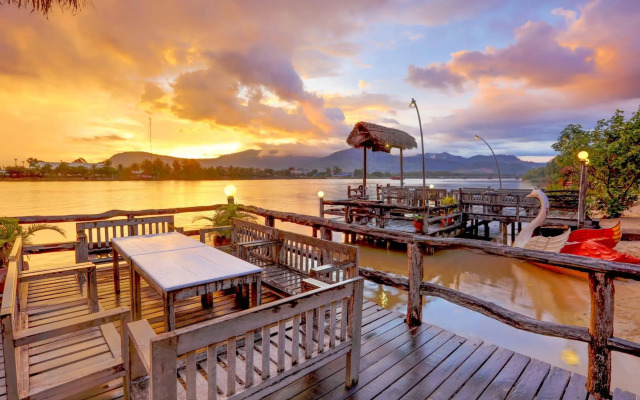 Natural Bungalows Restaurant and Bar