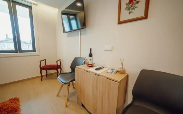 Carmo Residence Porto - S Antonio by Vacationy