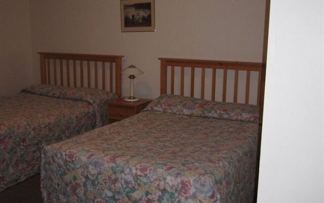 Log Cabin Motel