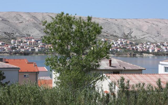 Apartments Miki Pag