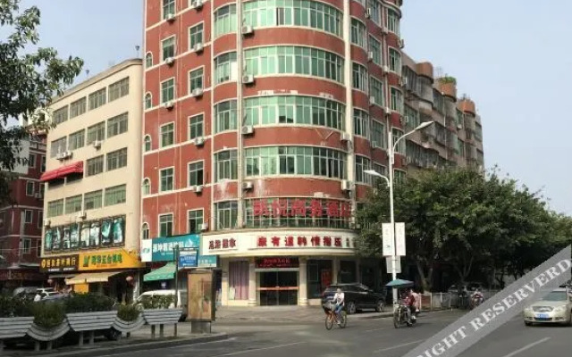 Hyatt Regency Hotel (Houhua Night Market)