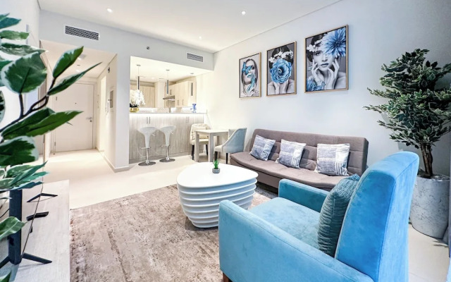 Infinity Pool and Beachfront Apartments - Seven Palm