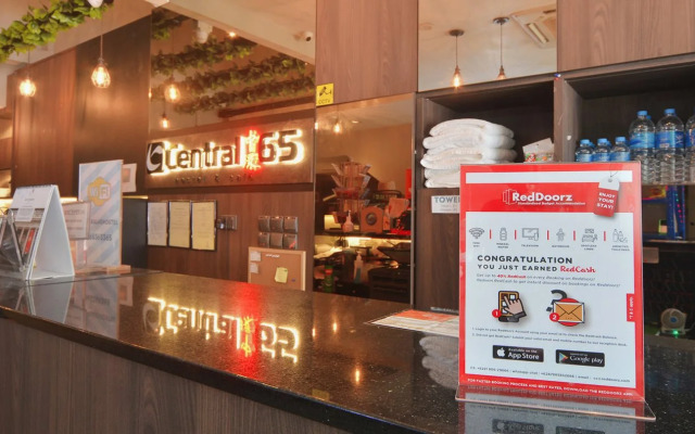 Central 65 Hostel & Cafe