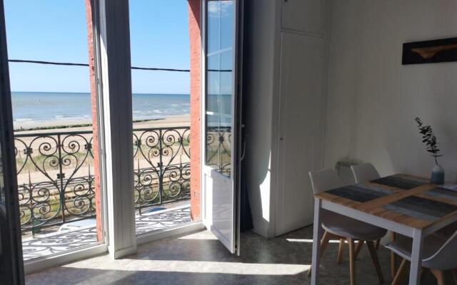 Grand Studio Face a la Mer