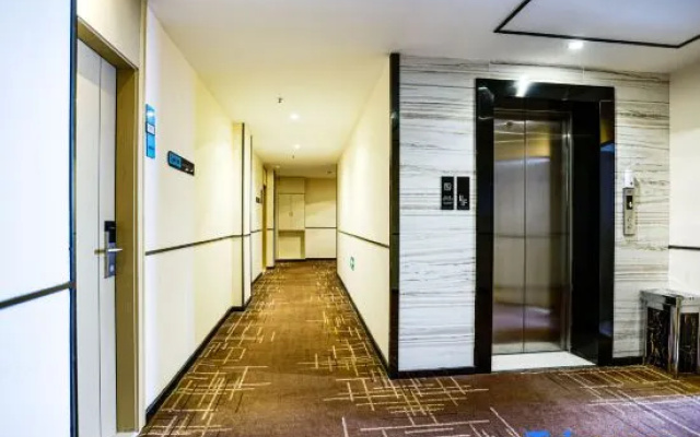 Yeste Yestour Hotel (Chongzuo Longzhou County Bus Station)
