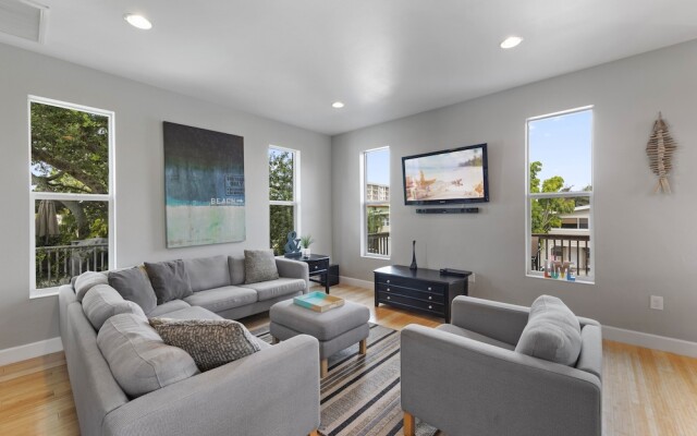 Miramar Beach House - Four Bedroom Home