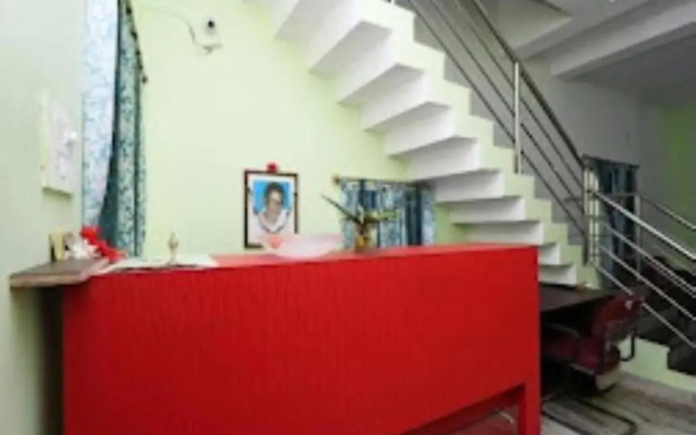 OYO 19111 Supriya Guest House