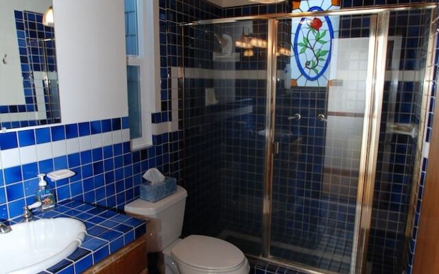 Alvarado Place 68105 by RedAwning