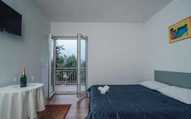 Apt White Idyll, 3 Bedrooms, 3 Bathrooms, Terrace Apt
