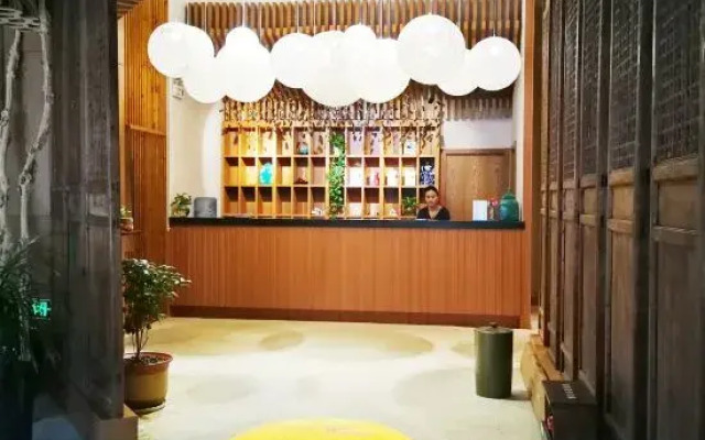The Taibai Mountain Phoenix Spr Hotel